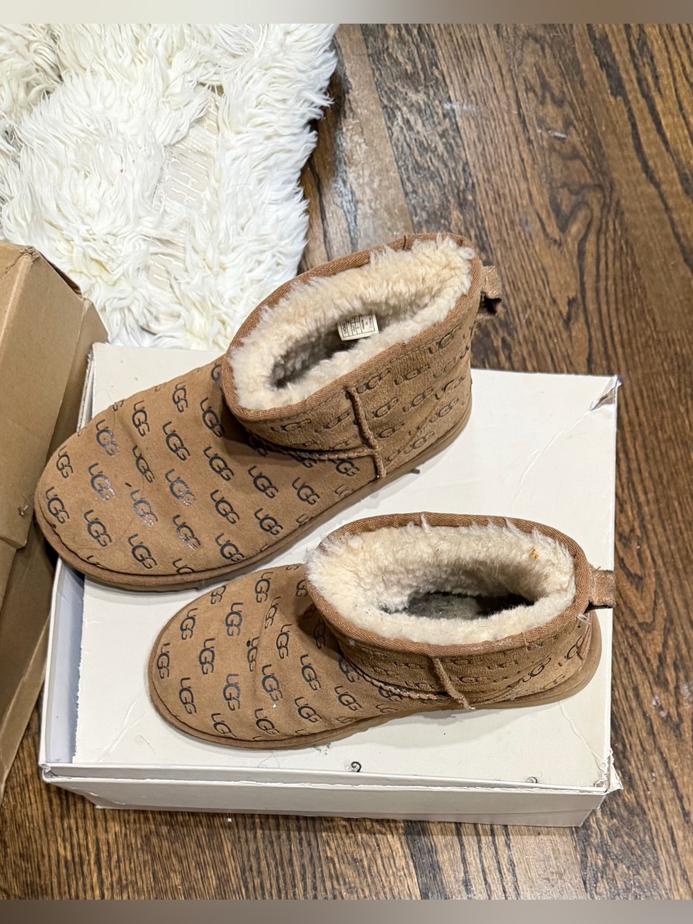 UGG Chestnut Logo Shearling-Lined Slippers